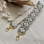 ✴︎new✴︎アーチ型インド刺繍リボンのハンドストラップ(グレー、2フックタイプ)