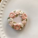 刺繍くるみボタン（ヘアゴム/ブローチ）