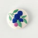 ブルーベリーのミニ刺繍ブローチ