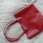 牛革 本革 レザー　肩掛けトートバッグ　レッド　赤　※ワケあり