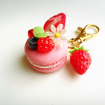 ベリーマカロンのキーホルダー