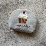 カップケーキ刺繡のミニミニポーチ