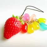 丸ごといちごのストラップ(中)