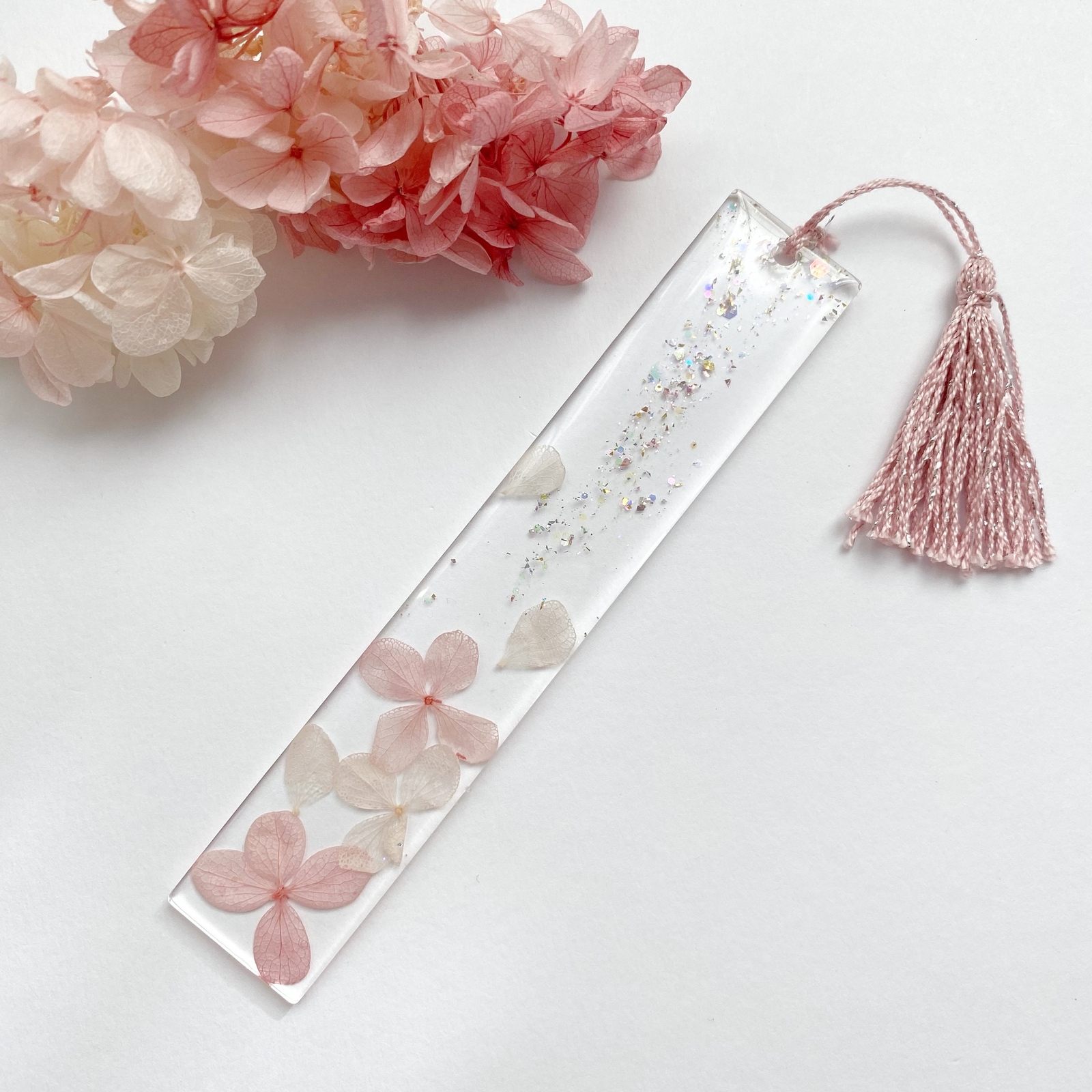 桜舞う🌸 春の訪れあじさいしおり レジン - Handmade by Coco