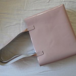 牛革 本革 エナメル  レザー  肩掛けトートバッグ　ベビー ピンク