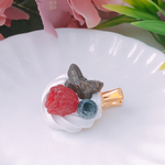 ラズベリー＆蝶々チョコ　クリームクリップ(右用)丸いタイプ☆フェイクスイーツ☆髪留め☆ヘアクリップ☆誕生日☆プレゼント☆スイーツアクセサリー☆フェイクフルーツ☆苺