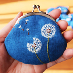 綿毛の手刺繍がま口丸型