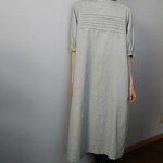 ブルーグレーの胸タック入りドルマンスリーブワンピース