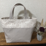トートバック　トートバック　マチ広め　グレージュ色　帆布生地　マーガレット刺繍生地　ギフト　プレゼント