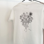 【ラスト‼︎】Mサイズ✴︎ホワイト お花柄 12輪ブーケ白Tシャツ ユニセックス /ビッグシルエット/チューリップ