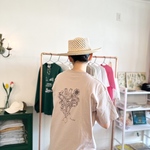 【残りわずか】Mサイズ✴︎スモーキーピンク お花柄 12輪ブーケ白Tシャツ ユニセックス /ビッグシルエット / チューリップ