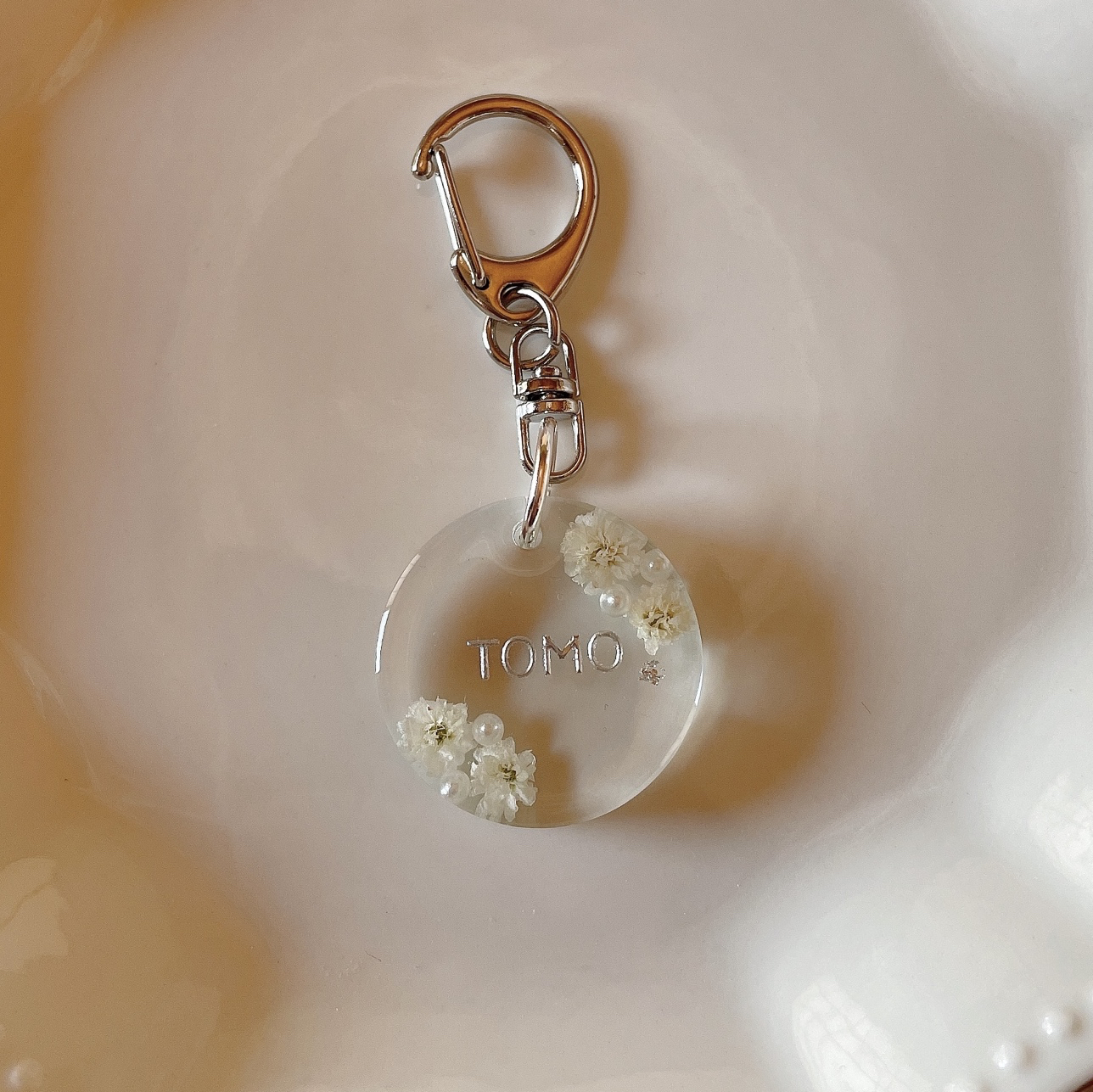 かすみ草名入れラウンド型レジンキーホルダー＊名入れ＊チャーム