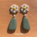 レトロポップデイジーとグリーンパールピアス✳️イヤリング 向日葵 ひまわり デイジー 花 フラワー グリーン 北欧 パステル パール ゆめかわ 韓国 平成レトロ 昭和レトロ アンティーク 