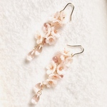 こぼれ桜のピアス