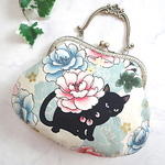 がま口 バッグ　和柄 黒猫　ネコ & 花　長財布も入ります ♪ 