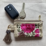アウトレット⭐︎インド刺繍リボンのキーポーチ⭐︎Indianembroidery ⭐︎小さいサイズ10cmファスナー★スマートキー★大輪の花★コンパクト★ リネンポーチ★