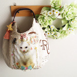 ホワイト猫丸型バッグ☆タッセルチャーム付き！春ナチュラル系に