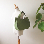 ヴィンテージ加工リーフグリーンの肩掛け三日月トートバッグ