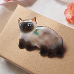 猫の七宝焼きブローチ　「かわいいシャム猫」
