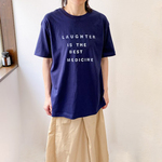 オーガニックコットンTシャツ　Laughter is best medicine　ネイビー　紺色　紺T　レディース