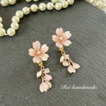 桜の散る一輪桜のイヤリング（送料無料）