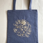 北欧風の植物刺繍の手提げ鞄