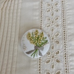 ミモザの花束刺繍ブローチ