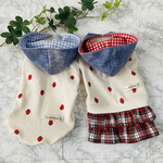 いちご の タンクトップ　犬服　わんこ服　フード　チェック　いちご柄