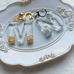 うるツヤイニシャルレジンキーホルダー＊アルファベット＊イニシャルチャーム＊名入れ可能＊金箔＊銀箔＊ハンドメイド