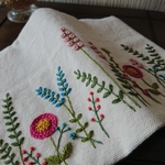 まるい花刺繍の文庫本サイズのブックカバー　8号帆布