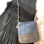 春夏🍀新作✨   コットンのサコッシュ💙  模様編み  ショルダーバッグ  スマホポシェット  内布、内ポケット、マジックフック付き