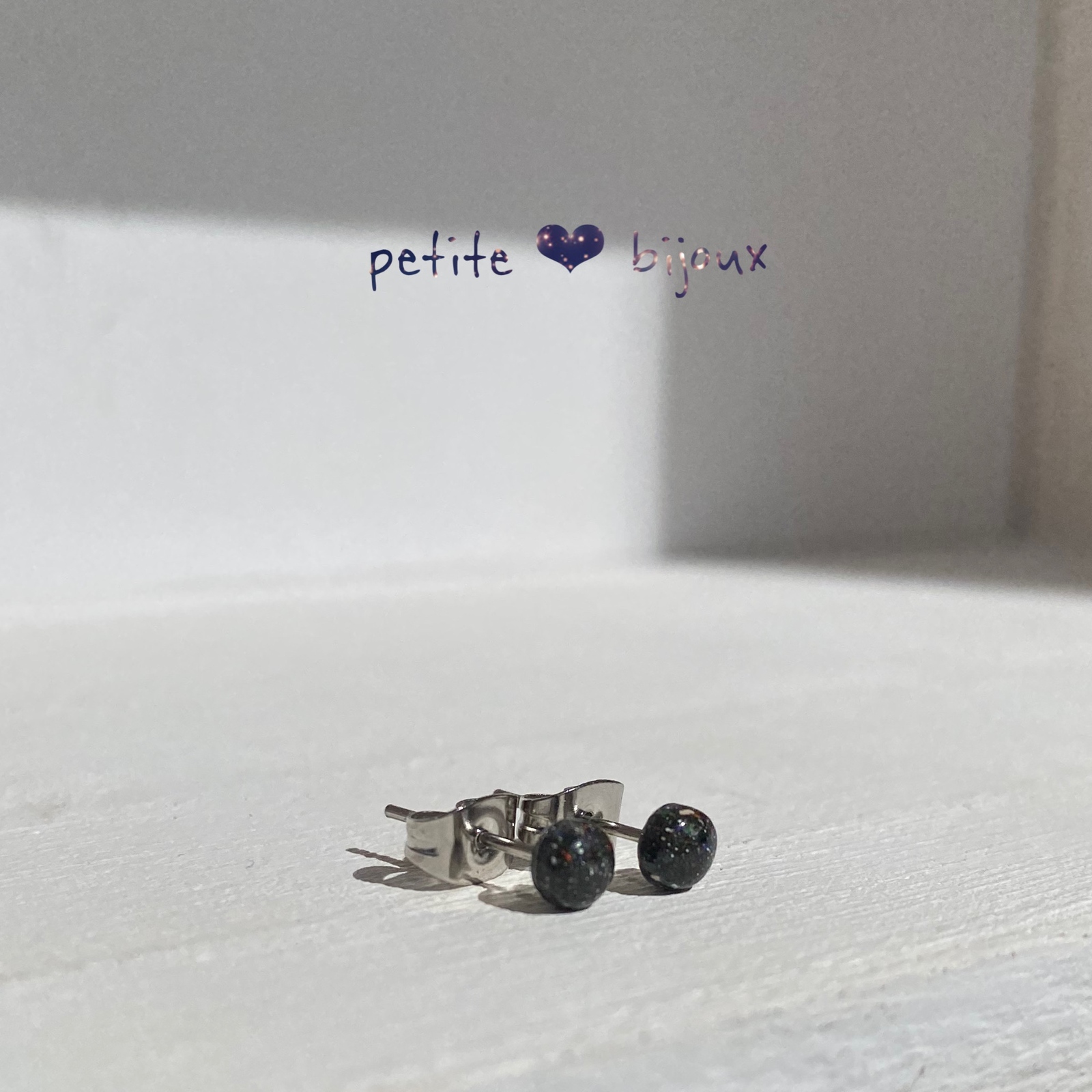 ブラックマトリックスオパール 4mm カボション サージカルステンレス製