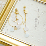 【受注生産】薄桃＋白 ‖ シャラララはらり桜の耳飾り