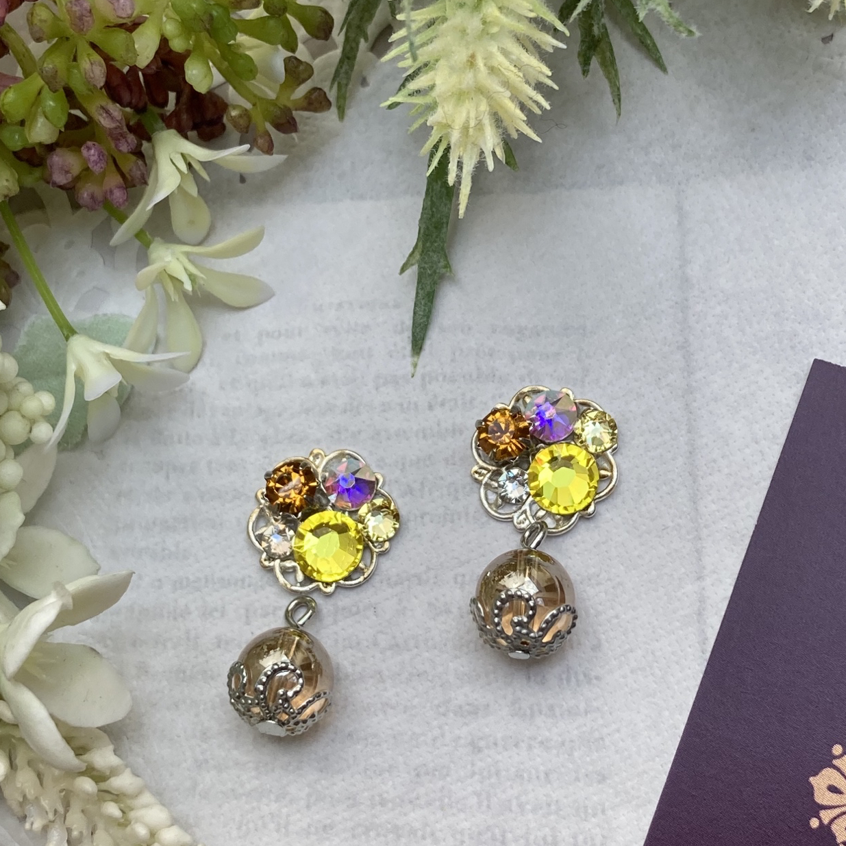 240 ピアス イヤリング 揺れる ガラスドーム クリア オーロラ お花 花