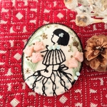一点物★刺繍ブローチ『Lillyの記憶』