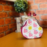   《送料無料》ピンクのいちご🍓×ハートがかわいい＊がま口ポーチ