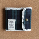 レースでくるんだブラックウオッチの２つ折り財布