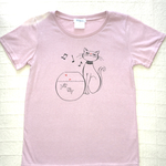 ねこちゃんと金魚のピンクのＴシャツ