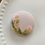 刺繍くるみボタン（ヘアゴム/ブローチ）