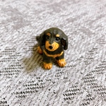ミニチュアダックス　ブラックタン　犬　置物　フィギュア　粘土
