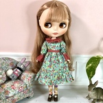 m032ラッフル襟のワンピース