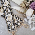 【再販】ｼｮﾙﾀﾞｰｽﾄﾗｯﾌﾟ　ｲﾝﾄﾞ刺繍ﾘﾎﾞﾝ　ｽﾏﾎｽﾄﾗｯﾌﾟ　ﾌﾞﾗｯｸ