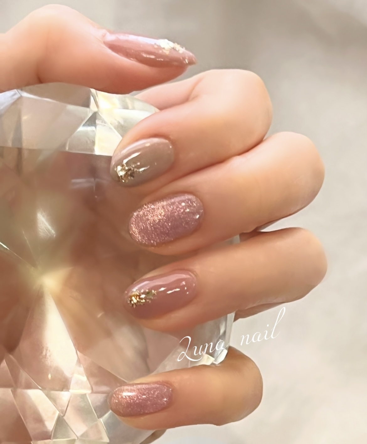 ピンクマグネット✨ゴールドフレークネイル - luna-nail | minne