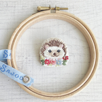 ＊手刺繍のハリネズミさんの顔ブローチ＊