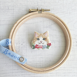 ＊手刺繍のネコさんの顔ブローチ(茶)＊