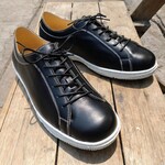 ◇新作◇本革◇ローカット◇スニーカー◇無料サイズ調整◇22.5-29cm◇本革◇受注生産◇艶光沢ブラック◇ホワイトソール◇