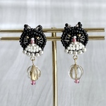 猫　黒ハチワレ猫　ピアス  刺繍ピアス   ビーズ刺繍