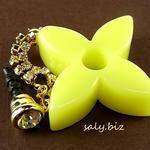 saly☆かわいいお花のイヤホンジャック