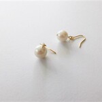 シンプル綺麗なチェコ硝子パールピアス【オフホワイト】