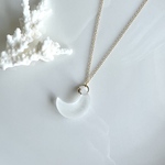 シーグラスネックレス／三日月_white